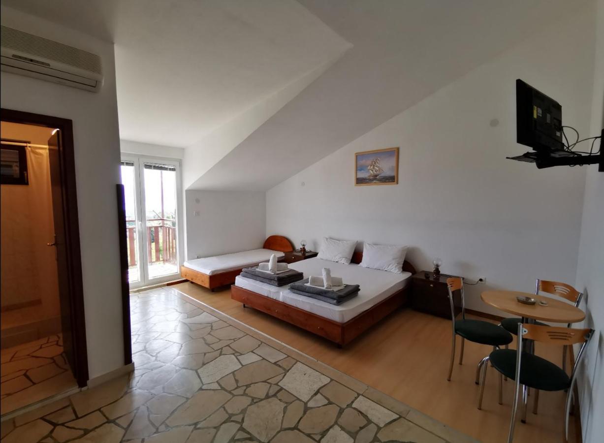 Apartments Plazibat Skrip Экстерьер фото