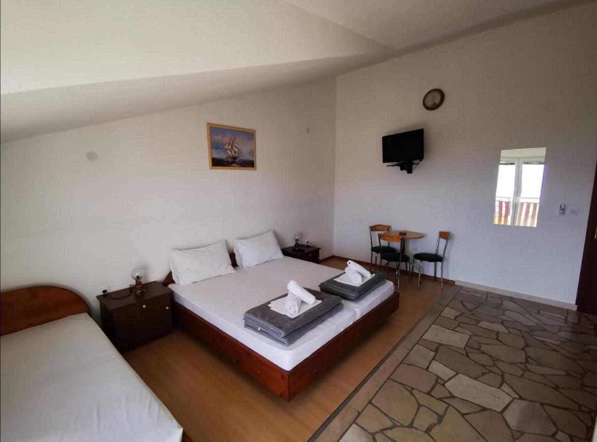 Apartments Plazibat Skrip Экстерьер фото