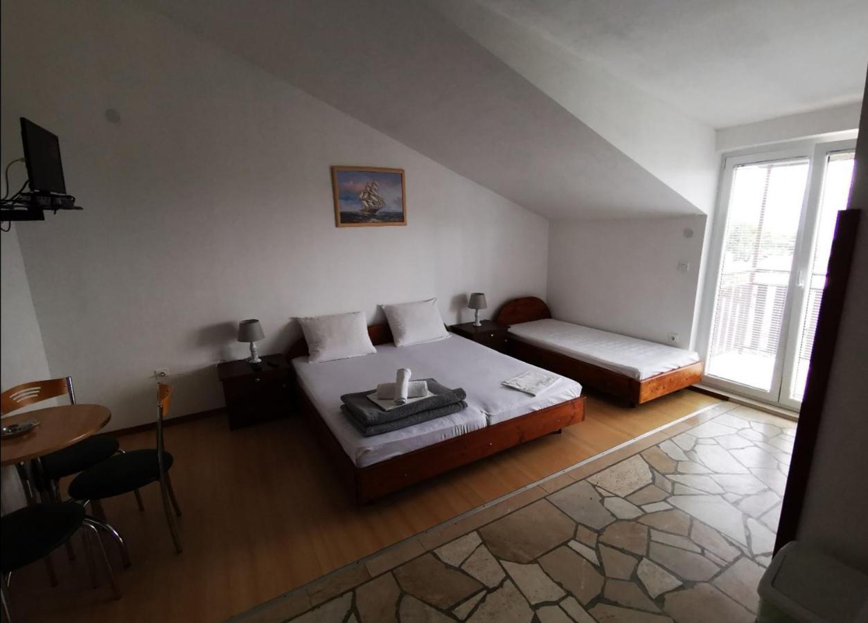 Apartments Plazibat Skrip Экстерьер фото