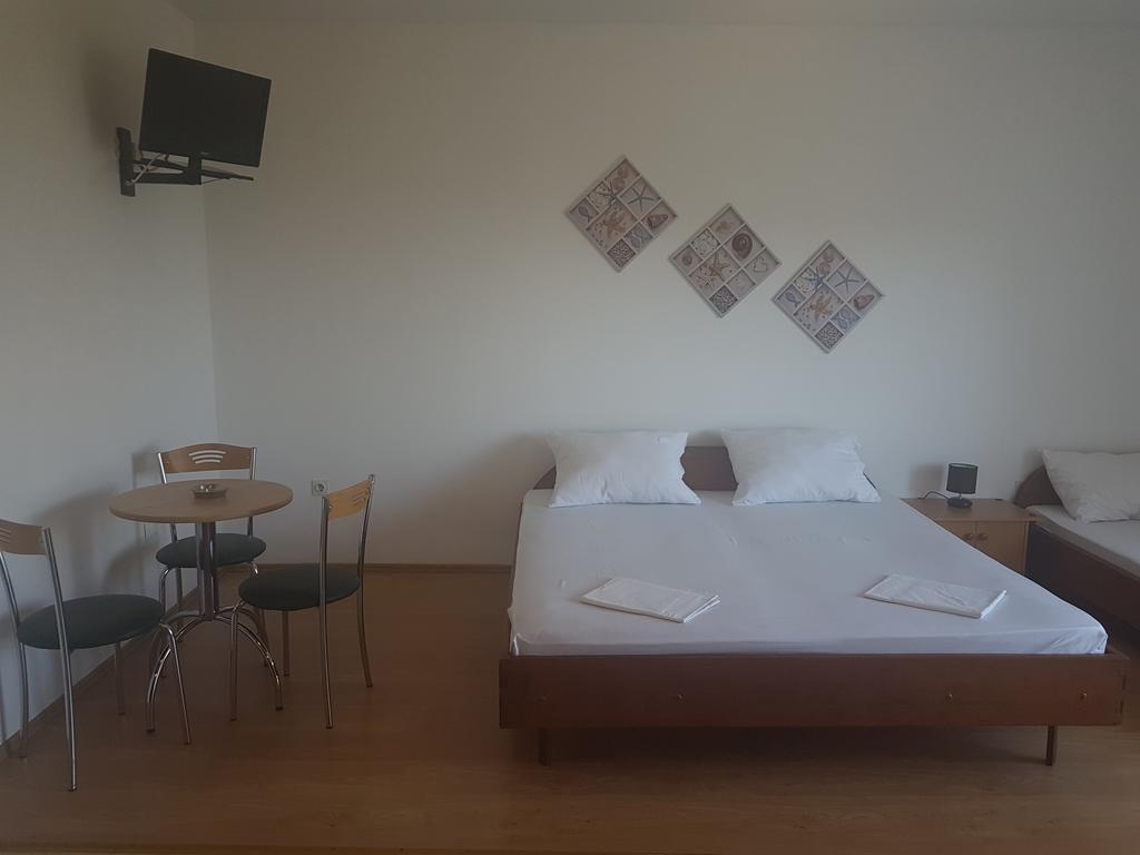 Apartments Plazibat Skrip Экстерьер фото