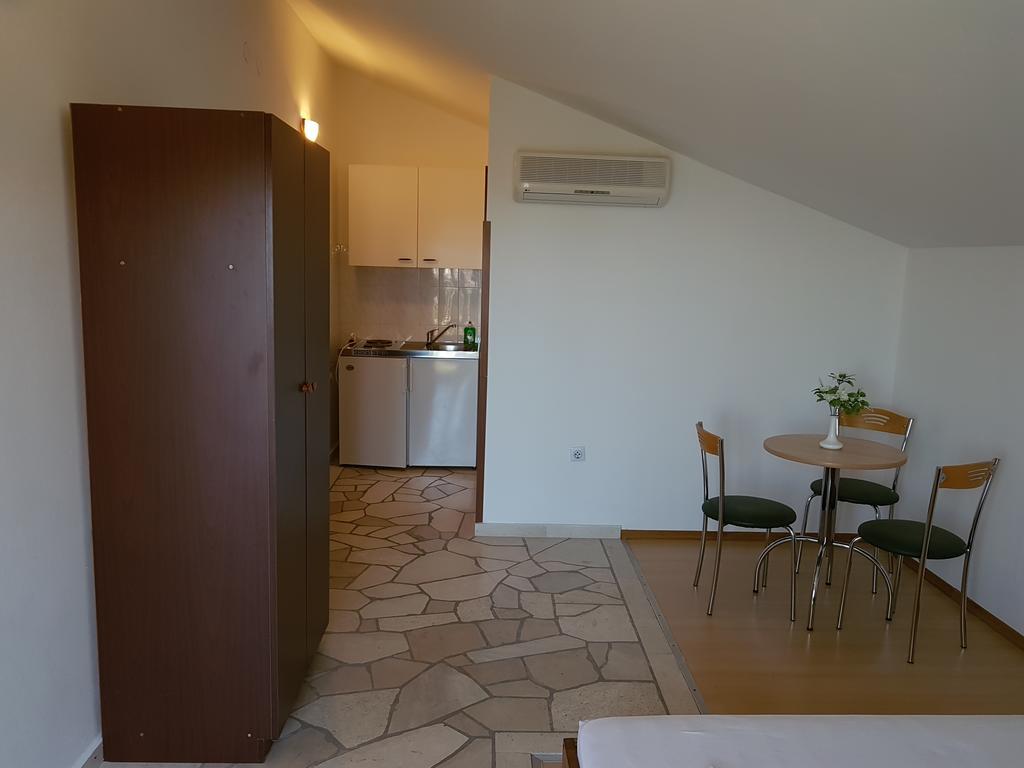 Apartments Plazibat Skrip Экстерьер фото