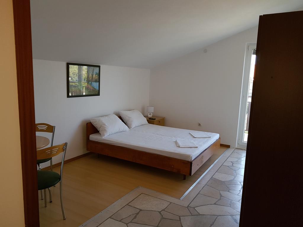 Apartments Plazibat Skrip Экстерьер фото