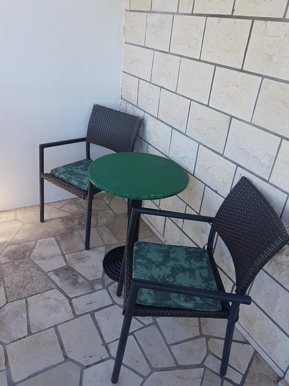 Apartments Plazibat Skrip Экстерьер фото