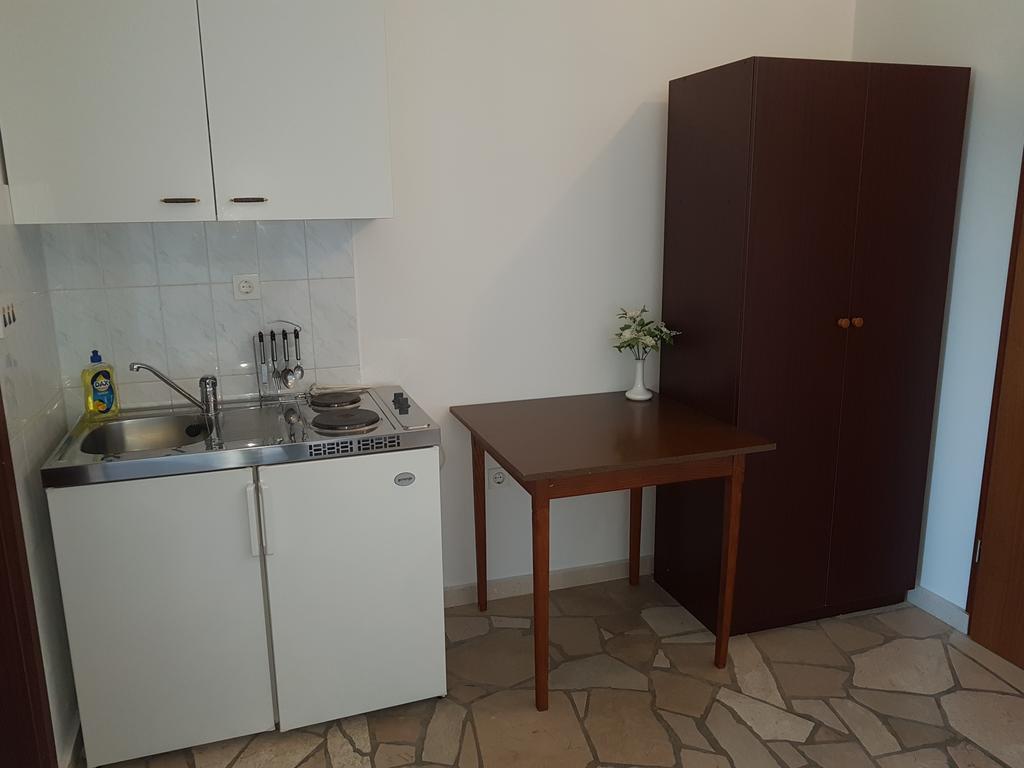 Apartments Plazibat Skrip Экстерьер фото