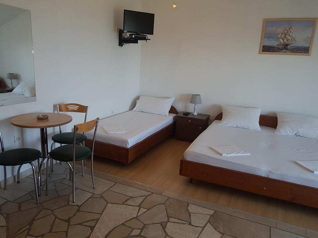 Apartments Plazibat Skrip Экстерьер фото