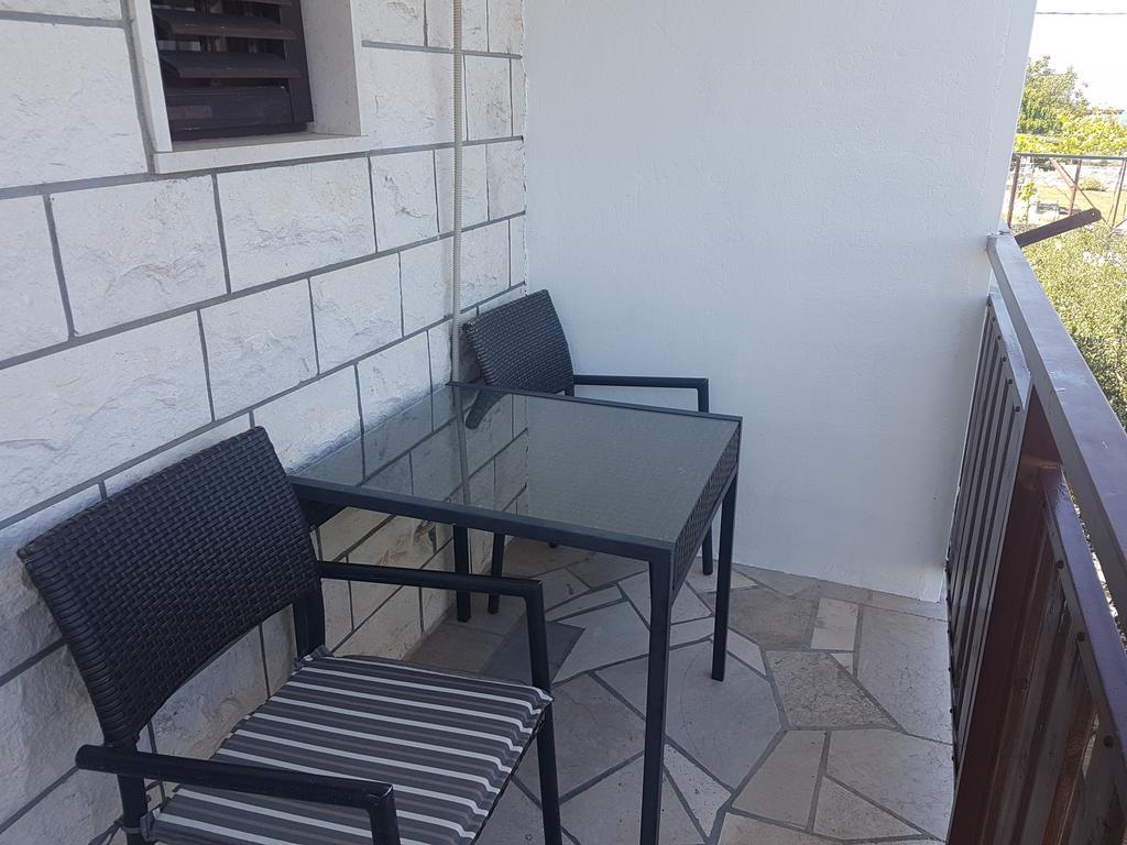 Apartments Plazibat Skrip Экстерьер фото