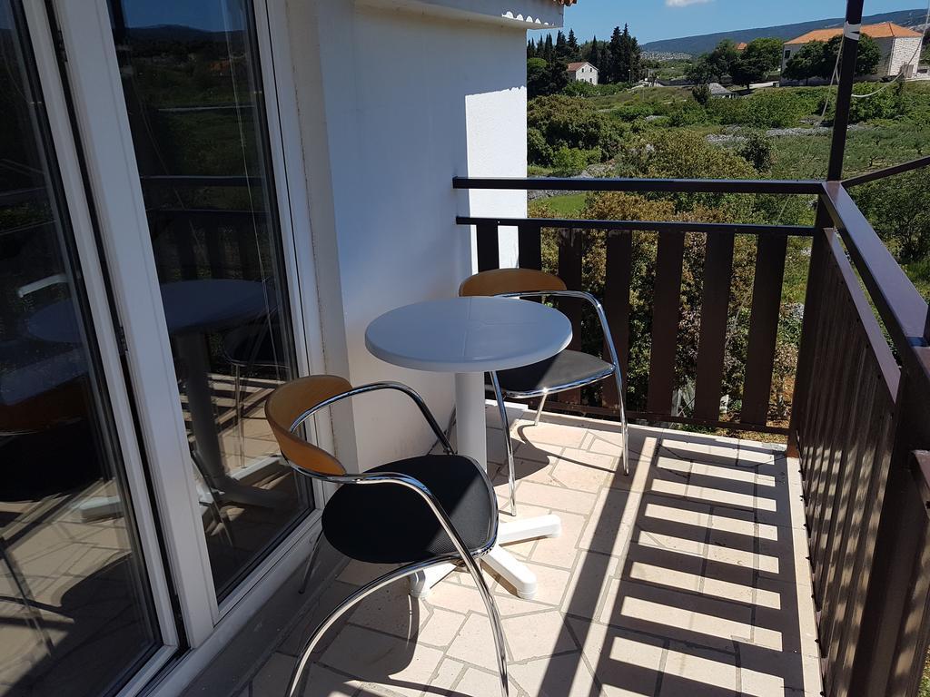 Apartments Plazibat Skrip Экстерьер фото