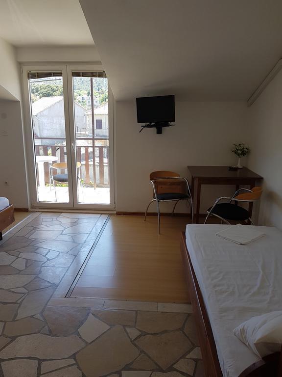 Apartments Plazibat Skrip Экстерьер фото
