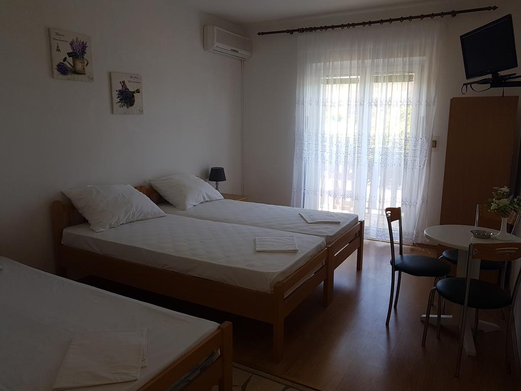 Apartments Plazibat Skrip Экстерьер фото