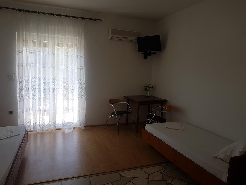 Apartments Plazibat Skrip Экстерьер фото